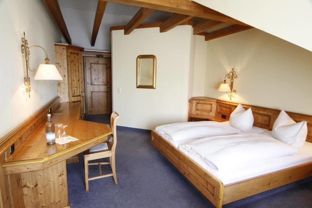 Landhotel Goldenes Kreuz 켐프텐 외부 사진